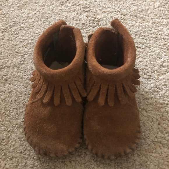 minnetonka baby shoes